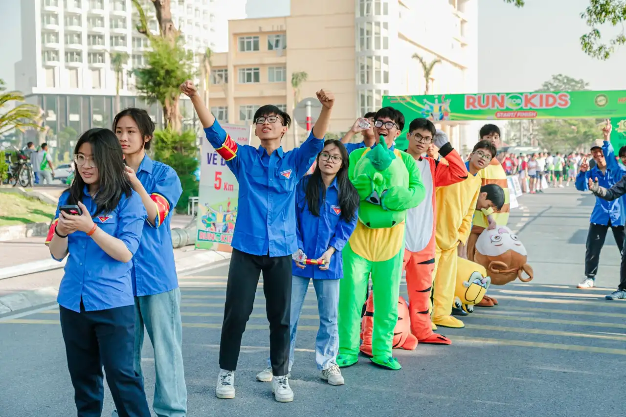 青少年素质教育技术发展趋势:体验式学习与户外拓展课程设计创新方向正文配图 1